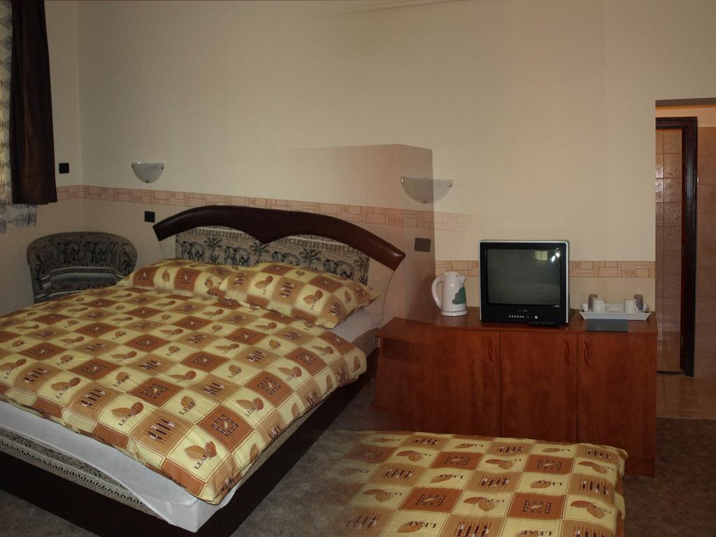 Fonix Panzio Hotel Papa Bilik gambar