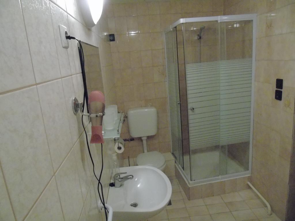 Fonix Panzio Hotel Papa Luaran gambar