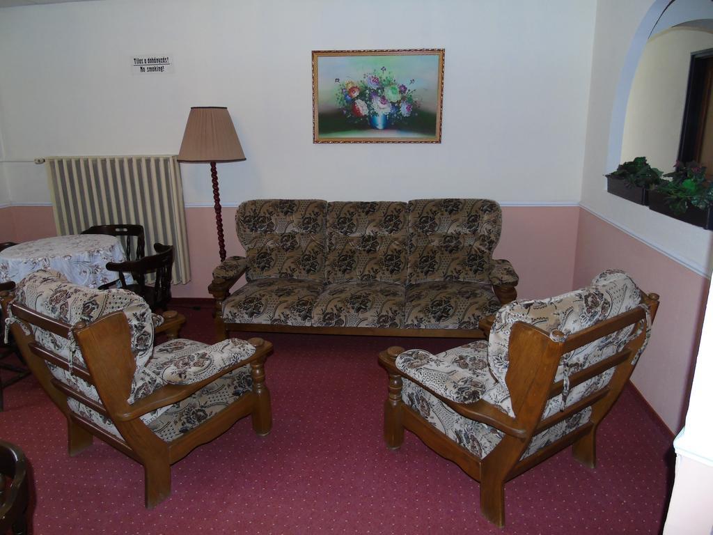 Fonix Panzio Hotel Papa Luaran gambar