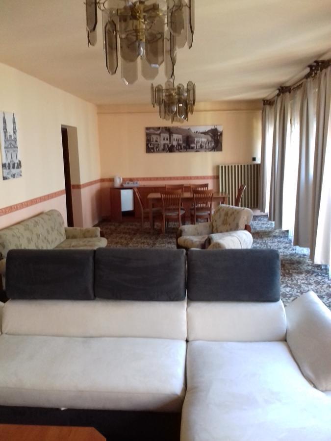 Fonix Panzio Hotel Papa Luaran gambar